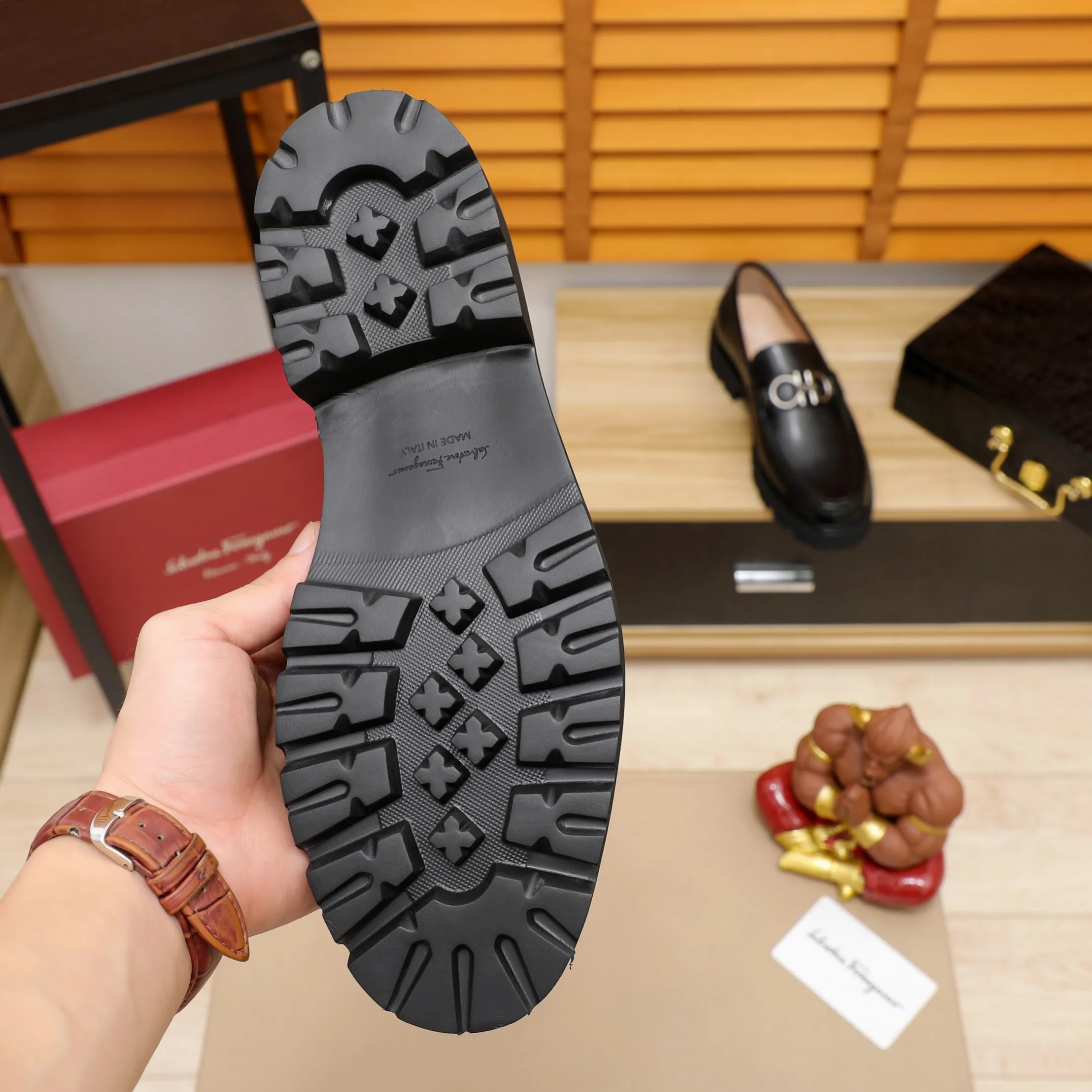 Men's shoes 💰500 🕷🕷🐂【Ferragamo】 Popular fashionable casual shoes🇨🇳Official website counter 1:1 production, original mold opening💯Good quality visible, imported high-end first-layer waxed calfskin, water-dyed🐂leather lining🌿very clear texture, high-quality waterproof, non-slip and wear-resistant outsole🎋high quality and low price, truly handmade🍓black color available! Code number 38-45……